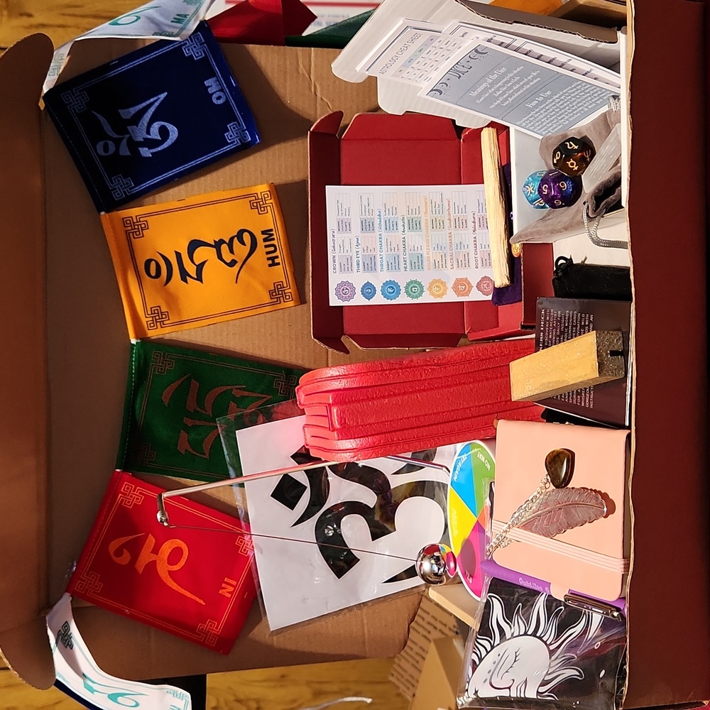 NEW TREAT YOURSELF Monthly PRACTICAL MAGIC Box✨ ALL YOU NEED🕯️🌈✨